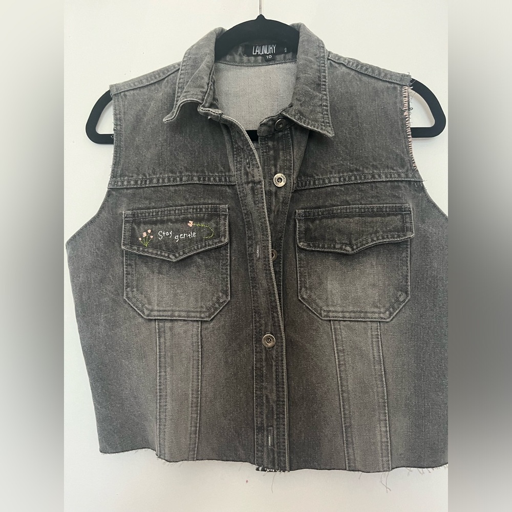Embroidered denim vest Women’s M